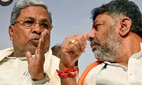 Power tussle peaks in Karnataka