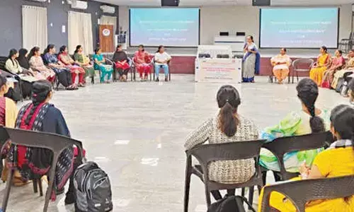 SPMVV hosts training on effective helping skills