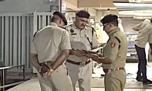 Delhi police bust Rs 1.6 crore stock market fraud