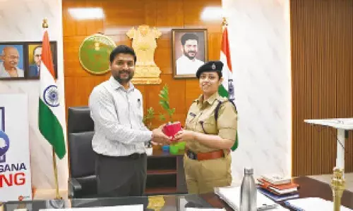 SP Nitika Pant meets Collector