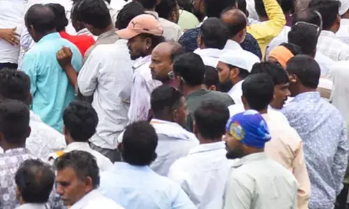 MP: Farmers protest over urea shortage in Ujjain, traffic disrupted for hours