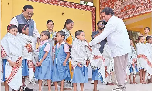 KISS distributes warm clothes