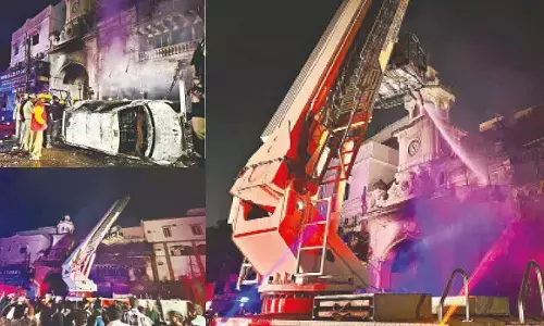 One dead, several injured in massive blaze in Old City shop