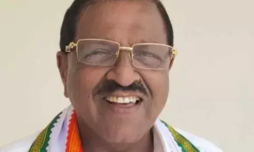 ‘Shashi Tharoor must stop playing a double game’: Congress MP Unnithan