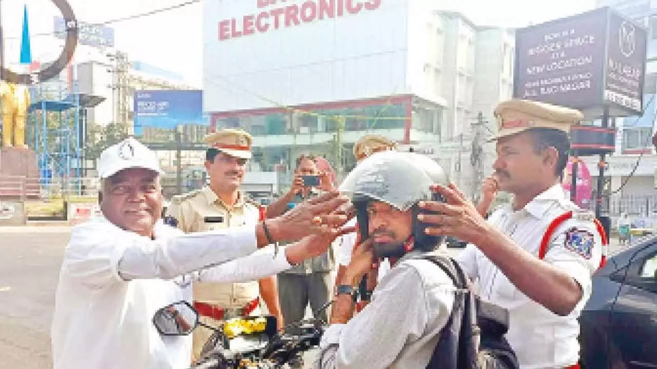 History-sheeters help police regulate traffic in Hyderabad History-sheeters help police regulate traffic in Hyderabad