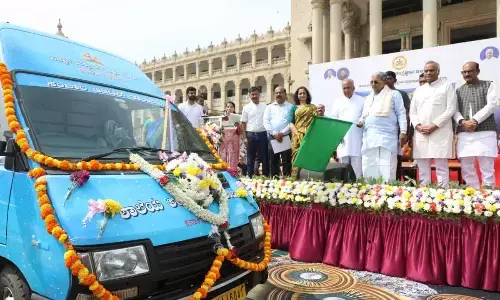 CM Siddaramaiah Flags Off Digital Mobile Planetarium to Boost Rural Science Learning