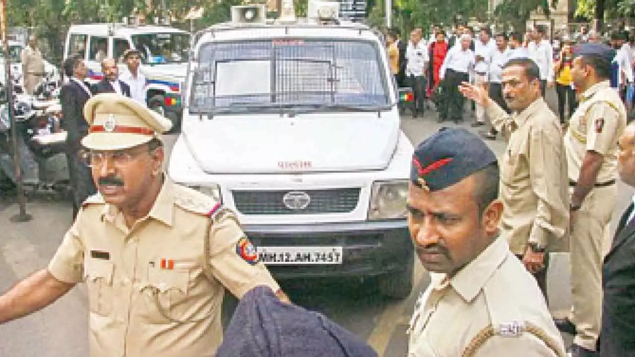 2 fake vigilance officers held for extorting money from traffic cop 2 fake vigilance officers held for extorting money from traffic cop