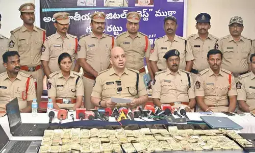 WG cops bust int’l card deal cyber racket, arrests 13