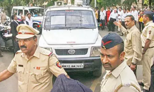 2 fake vigilance officers held for extorting money from traffic cop