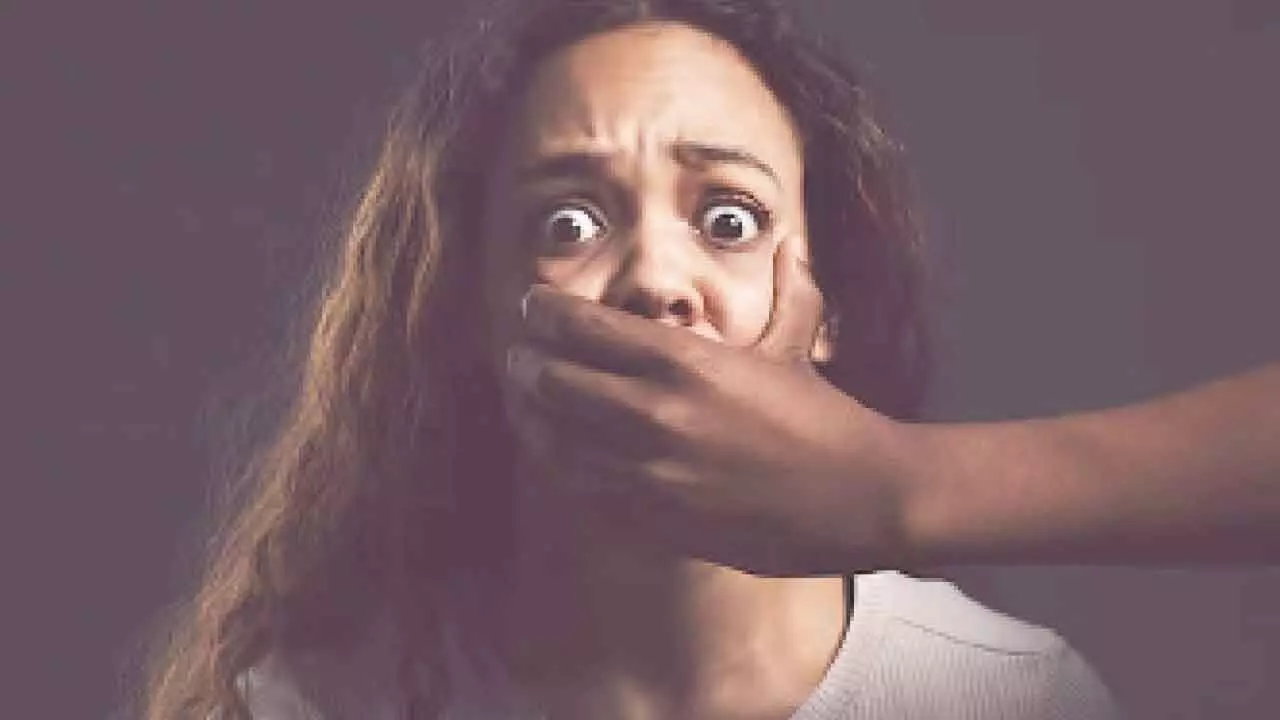 Girl who boarded bus to Latur reunited with parents Girl who boarded bus to Latur reunited with parents