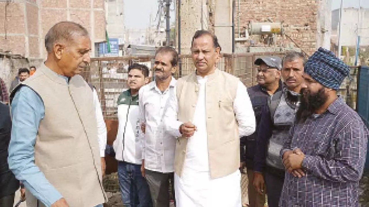 Minister flags irregularities during spot visit in Begumpur Minister flags irregularities during spot visit in Begumpur