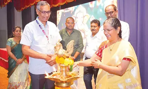 Management students told to step out of comfort zones