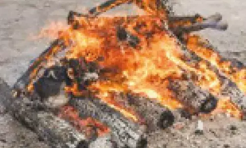 Traders ‘cremate’ mannequin to claim insurance money, arrested