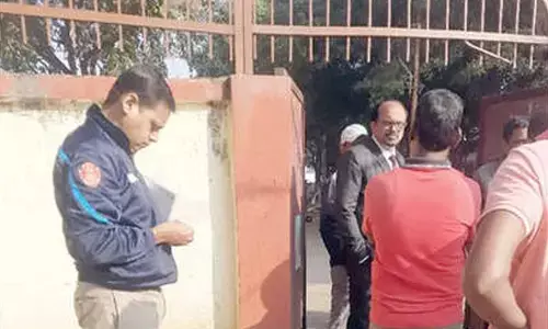 Crude bombs hurled near KV-3