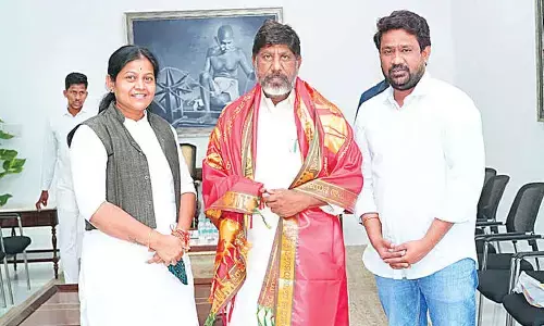 Devi Prasanna meets Bhatti