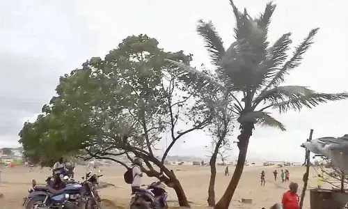 Govt puts coastal dists on high alert