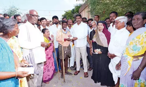 Janardhan Reddy visits Soudardinne village