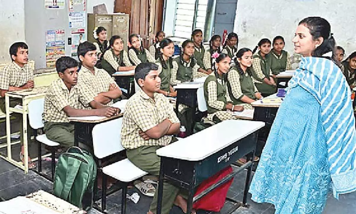 Collector inspects school and health centre in Chippagiri Collector inspects school and health centre in Chippagiri