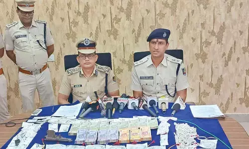 Police recover looted ornaments, cash
