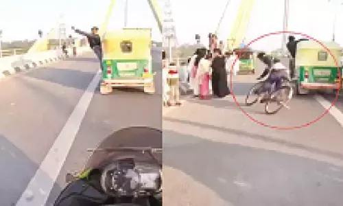 Man dies after motorcycle stunt goes wrong, hits e-rickshaw