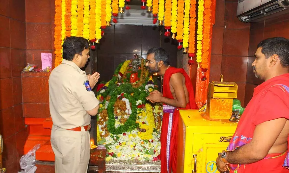 District SP Reviews Security for Maddimadugu Brahmotsavam