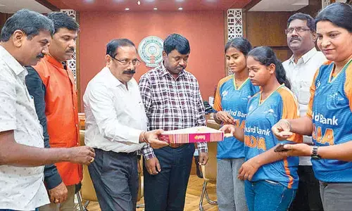 AP Blind Cricket Assn delegation meets CS