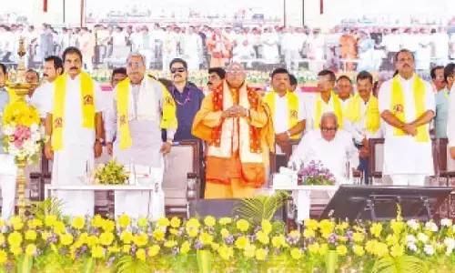 CM promises five acres for Shivagiri Matha branch