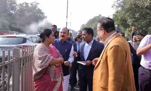 Delhi CM launches pole-mounted mist spray system at ITO for pollution control
