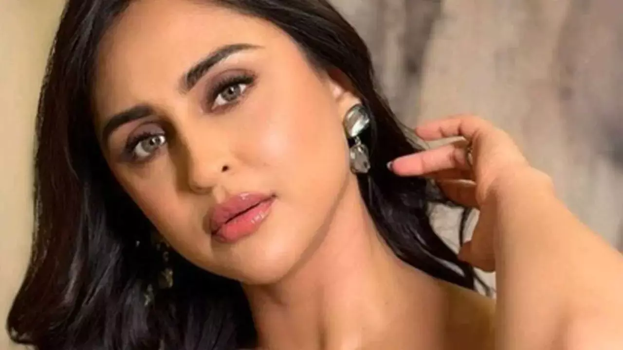 Krystle D’Souza on dancing with ‘powerful performer’ Ranveer Singh: You automatically level up Krystle D’Souza on dancing with ‘powerful performer’ Ranveer Singh: You automatically level up