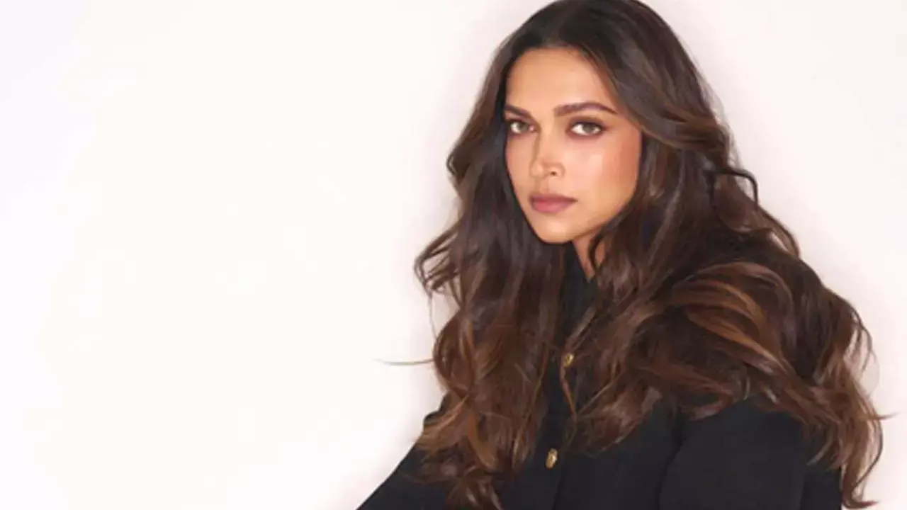 “Jaan Hi Lele!” - Ranveer Singh gushes as Deepika Padukone steps out for Date Night at the Movies for Dhurandhar “Jaan Hi Lele!” - Ranveer Singh gushes as Deepika Padukone steps out for Date Night at the Movies for Dhurandhar