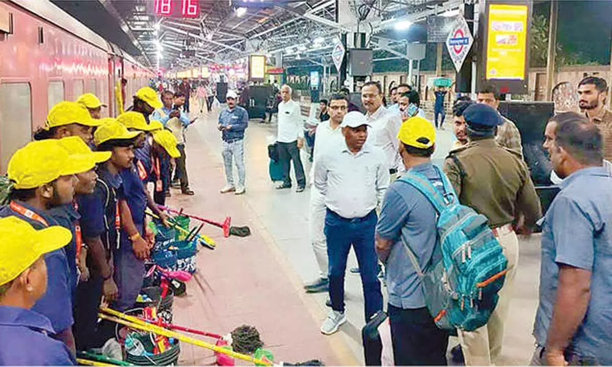 Surprise inspection of housekeeping onboard train