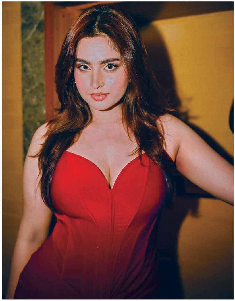 1606862-ayesha-khan.jpg