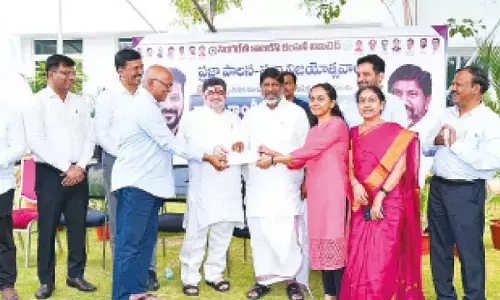 Deputy CM extends aid to 50 Civil Services aspirants