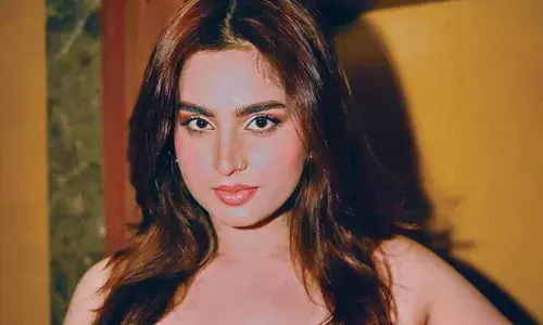 Ayesha Khan turns up the glamour