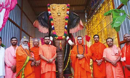 Rukmini Vasanth gifts mechanical elephant to Shree Ujjaini Peetha Rukmini Vasanth gifts mechanical elephant to Shree Ujjaini Peetha