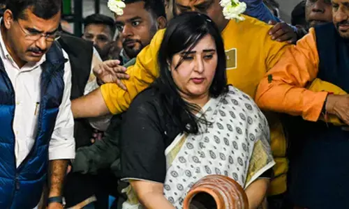 BJP MP Bansuri Swaraj immerses father Swaraj Kaushal’s ashes in Ganga; condolence meet on Dec 7