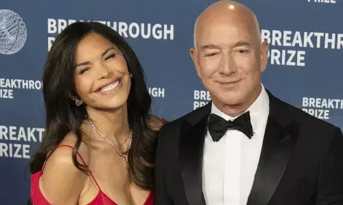 Jeff Bezos & Lauren Sanchez Donate ₹922 Crore to Fight Family Homelessness in the US