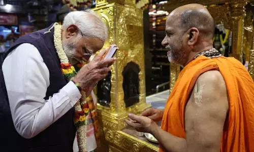 Udupi Seer Praises PM Modi’s Gita Diplomacy, Calls Gift to Putin a Symbol of India’s Civilisational Outreach