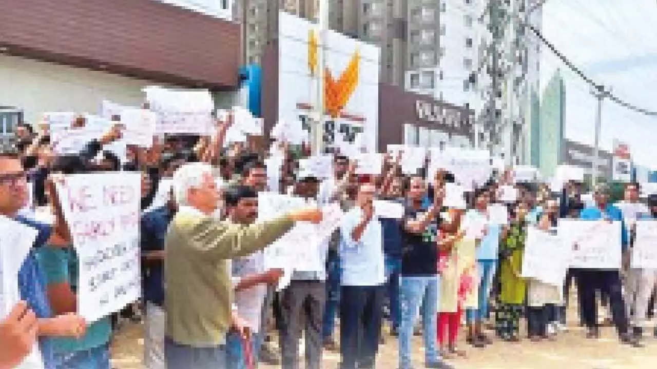 Homebuyers protest against delayed Vasavi Urban project Homebuyers protest against delayed Vasavi Urban project