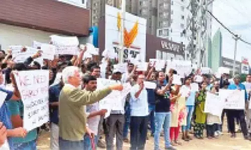 Homebuyers protest against delayed Vasavi Urban project Homebuyers protest against delayed Vasavi Urban project