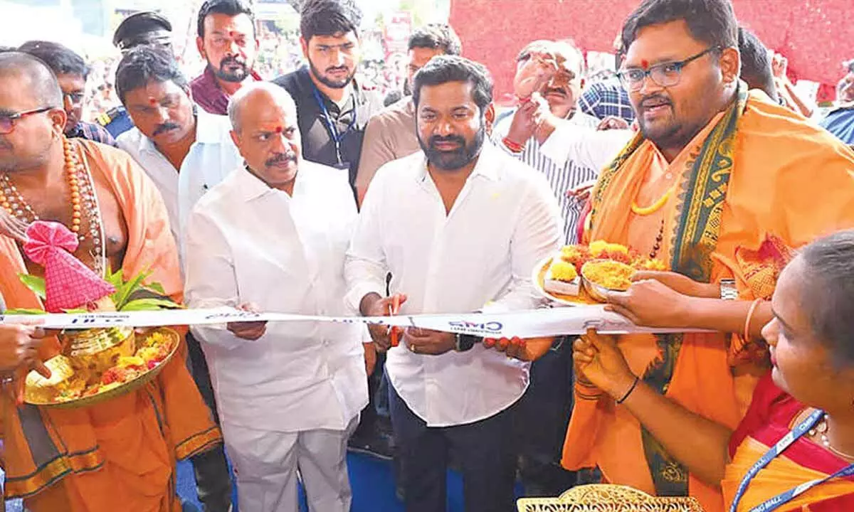 New CMR shopping mall opened at Soundarya junction New CMR shopping mall opened at Soundarya junction