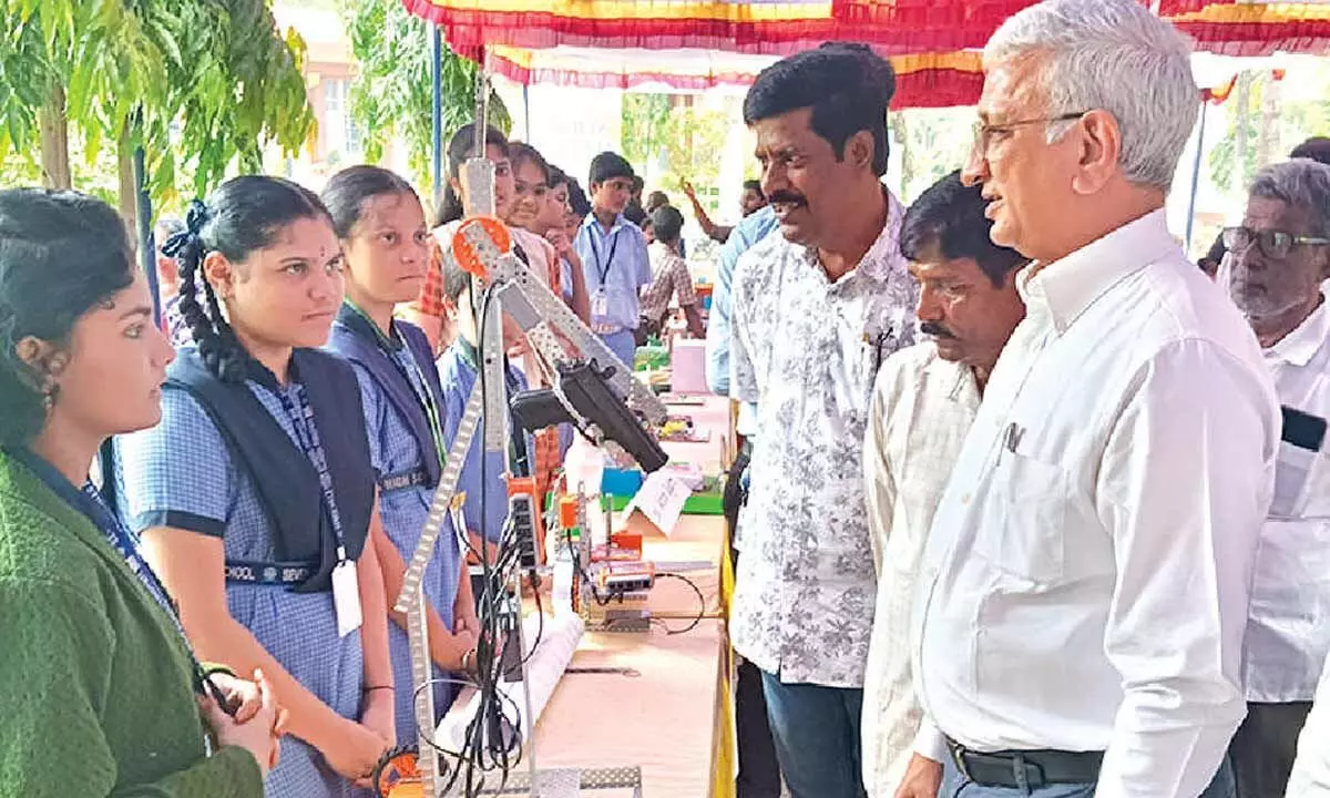 Students showcase creativity at science fair Students showcase creativity at science fair