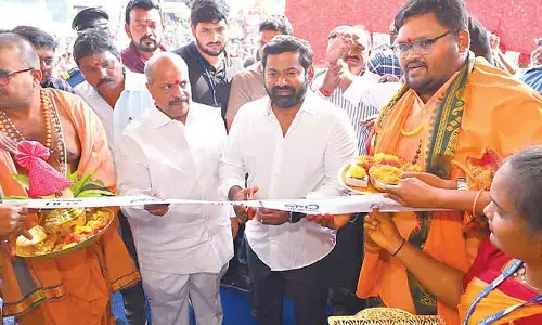 New CMR shopping mall opened at Soundarya junction New CMR shopping mall opened at Soundarya junction