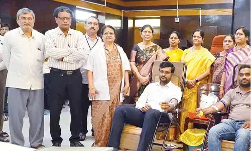 APEPDCL CMD advises people to donate blood, save lives APEPDCL CMD advises people to donate blood, save lives