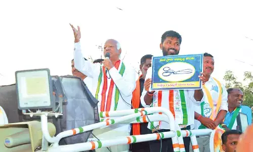 Cong-backed sarpanch will boost village devpt: Kadiyam Cong-backed sarpanch will boost village devpt: Kadiyam