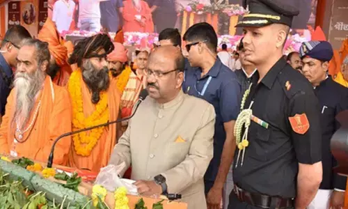 Bengal Guv likens Hindi to mother, English to midwife mother at mega Gita recital event Bengal Guv likens Hindi to mother, English to midwife mother at mega Gita recital event