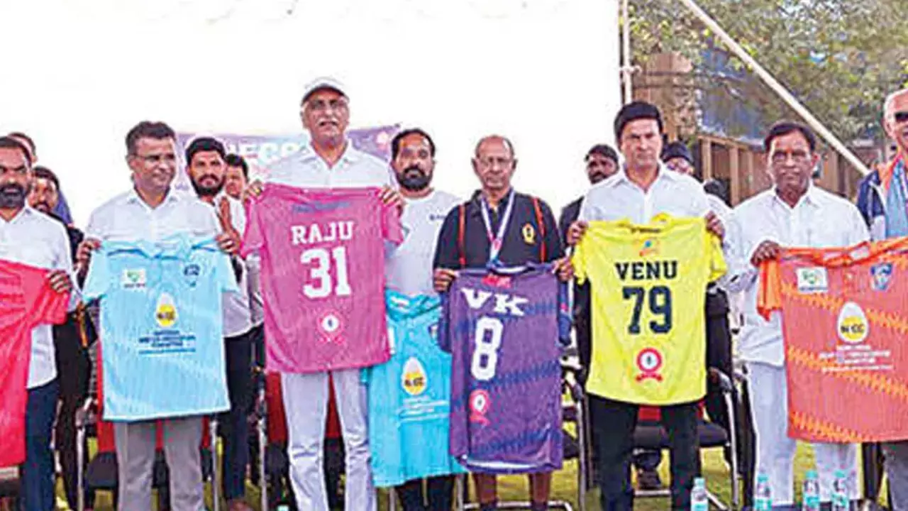 Harish Rao unveils JPL jerseys of 10 media teams