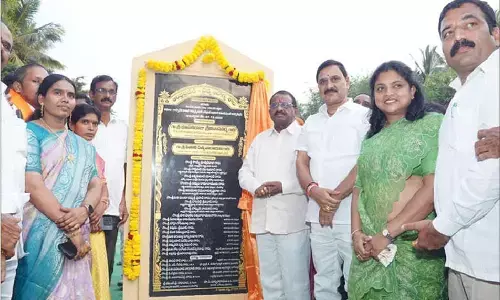 Union Minister lays stone for dialysis centre
