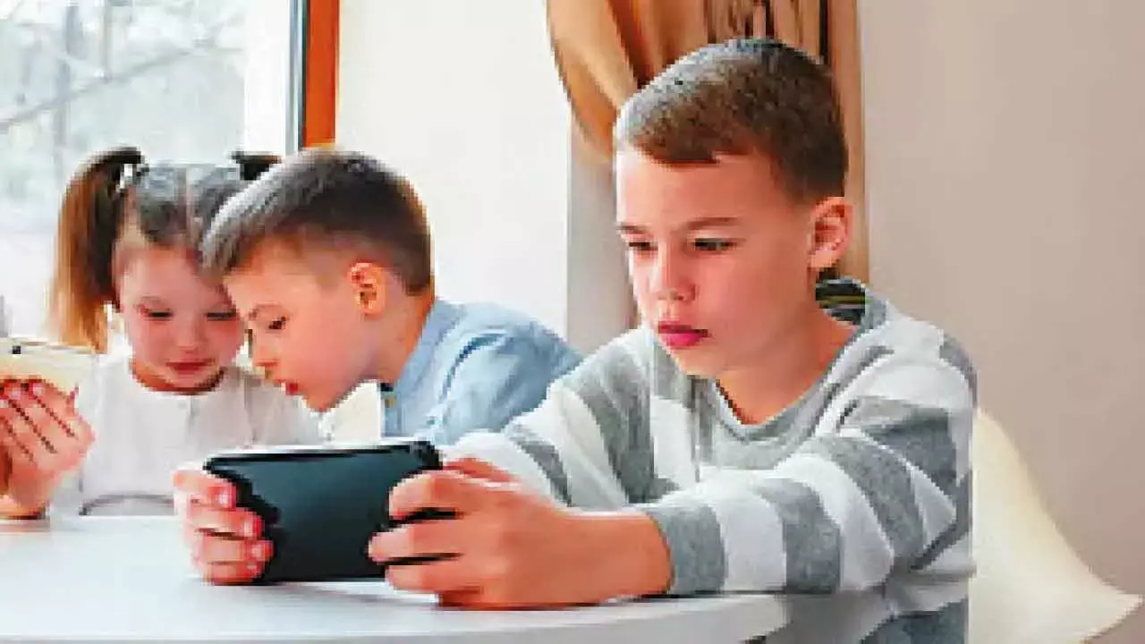 Over 30 minutes of social media use may impair children’s attention Over 30 minutes of social media use may impair children’s attention