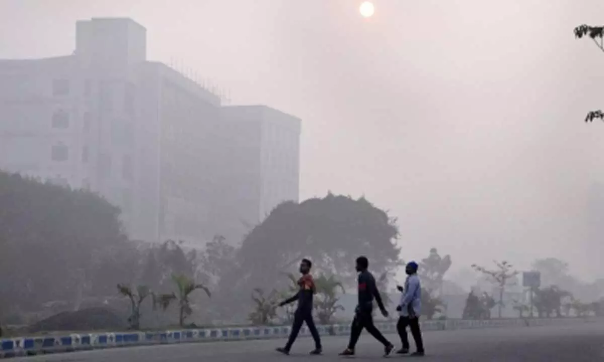 Kolkata’s air turns more hazardous than Delhi, AQI shoots up to 342 Kolkata’s air turns more hazardous than Delhi, AQI shoots up to 342